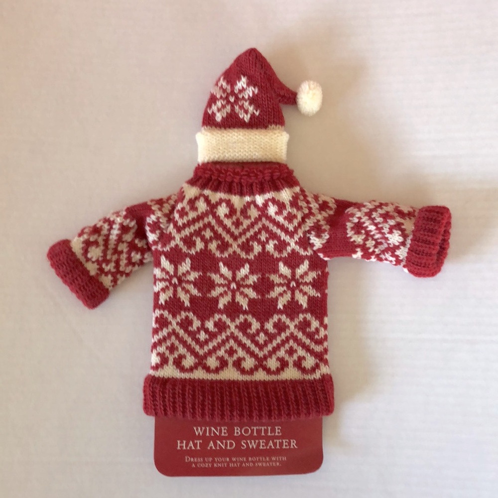 ๐ต3/$15 World Market Wine Olive Oil Bottle red ivory winter Hat & sweater